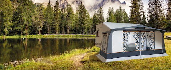 neuseenland-caravaning-zwenkau-geschaeft-sortimentsbild-zelte