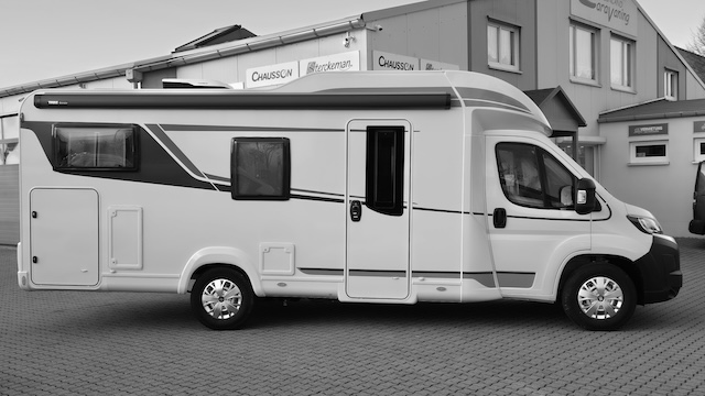 neuseenland-caravaning-zwenkau-beispielbild-mietfahrzeug-kategorie-reisemobil-family-hubbett